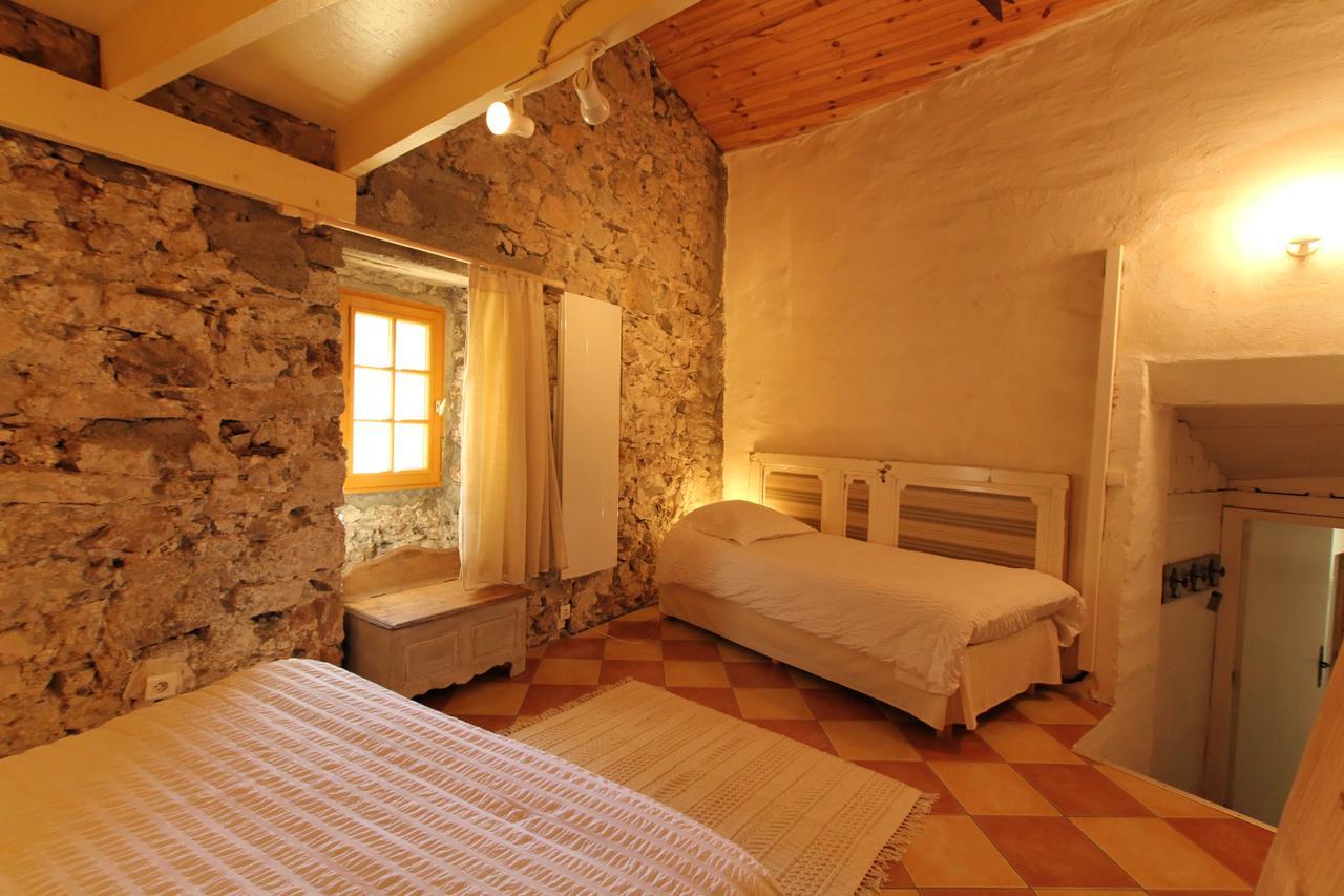 Chambre D'Hotes L'Ammonite Saint-Maurice-Navacelles Exterior photo